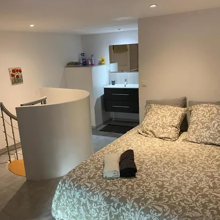 Au Coeur Du Village Apartment *